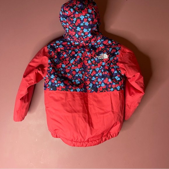 The North Face Snowquest insulated Toddler Jacket in Vibrant Purple - Picture 4 of 10